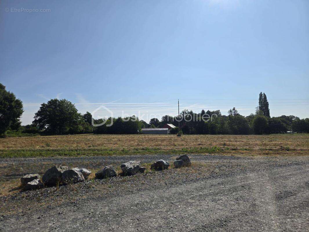 Entre Laval et Mayenne, terrain avec bâtiments - photo 8