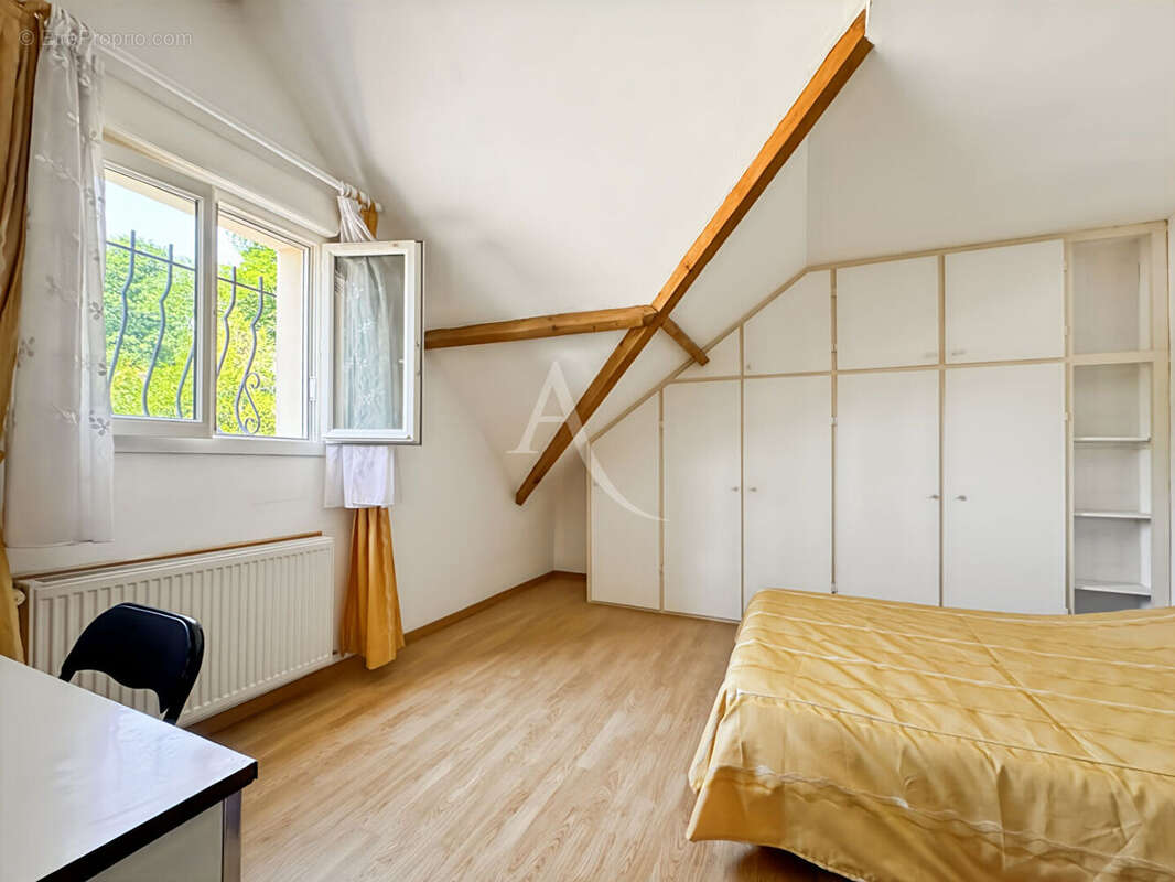 Maison individuelle avec double garage et dependance - photo 8