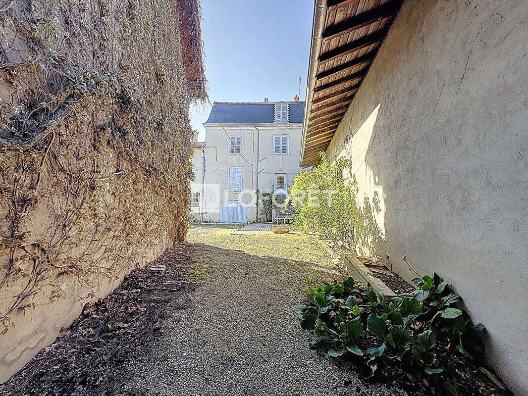 Maison à MONTREVEL-EN-BRESSE