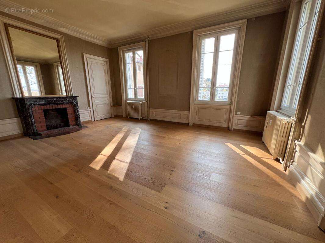 Appartement à CIVRIEUX-D&#039;AZERGUES