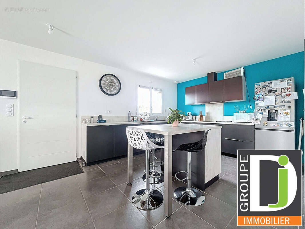 Maison à AOUSTE-SUR-SYE