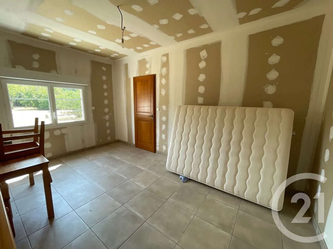 Maison 124 m² à Coutras  - photo 6