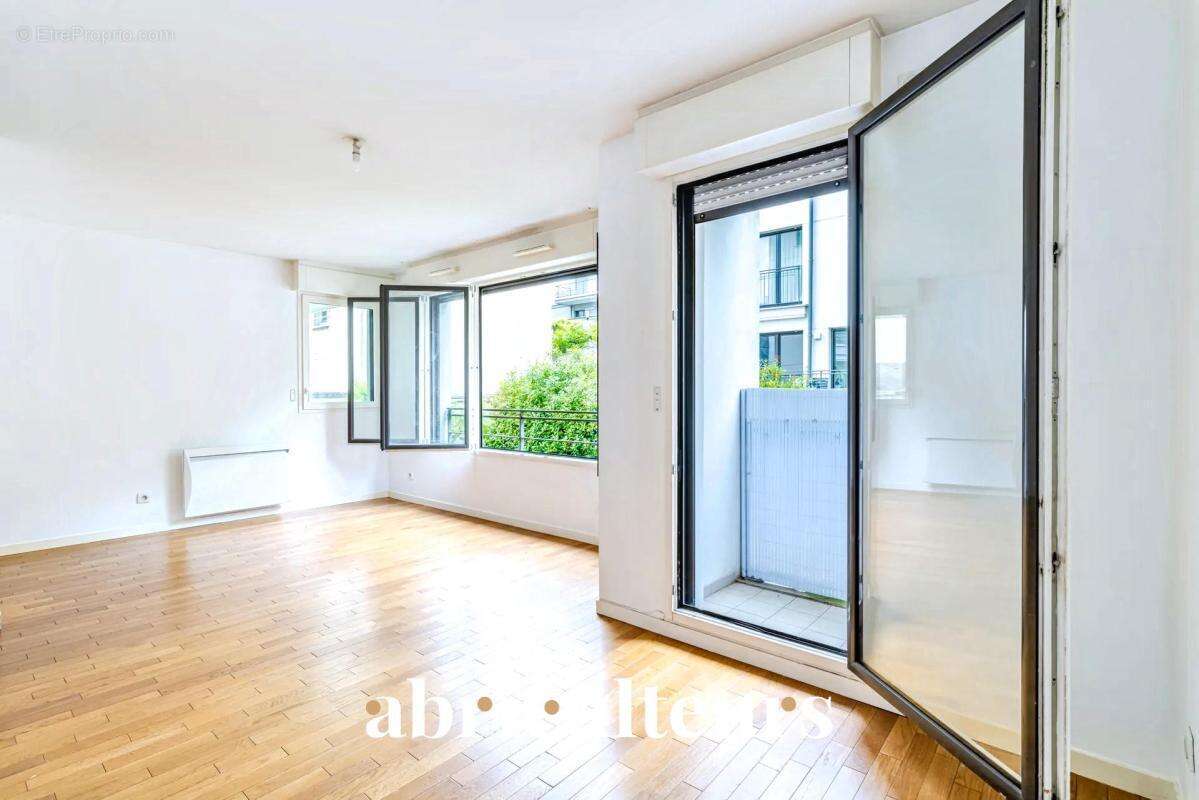 Studio  30 m² avec balcon en vente à Courbevoie /Victor Hugo(92400) - photo 3