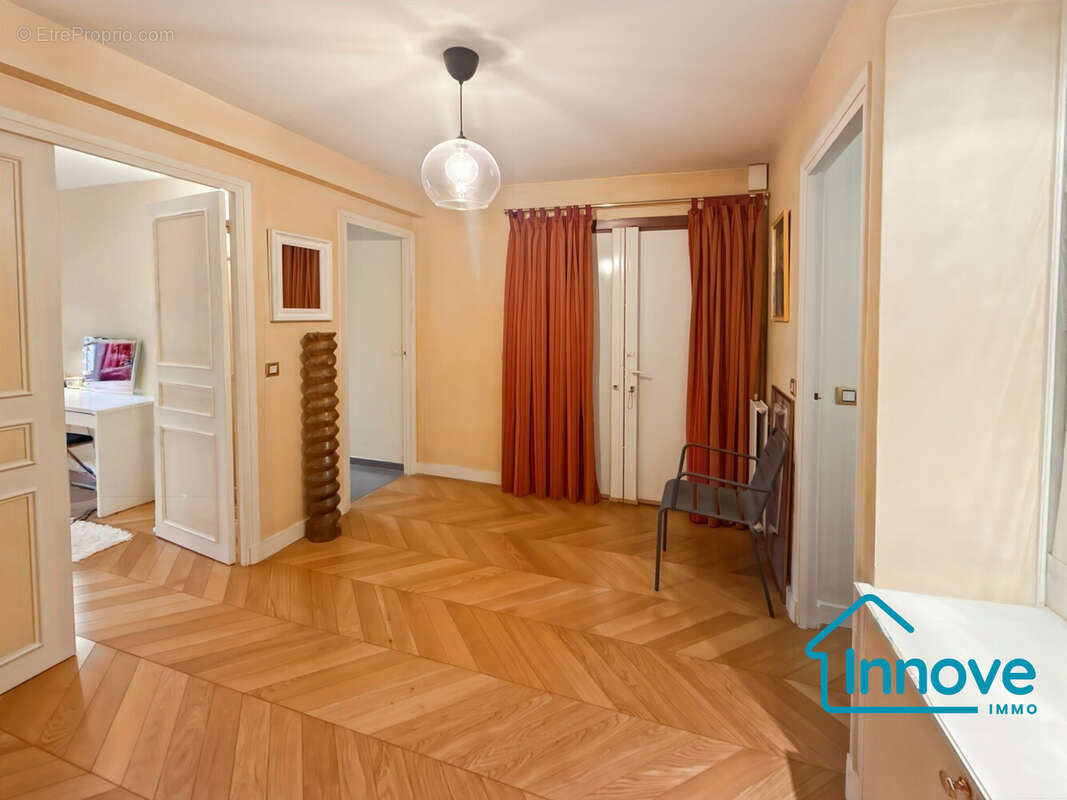 Appartement à VERSAILLES