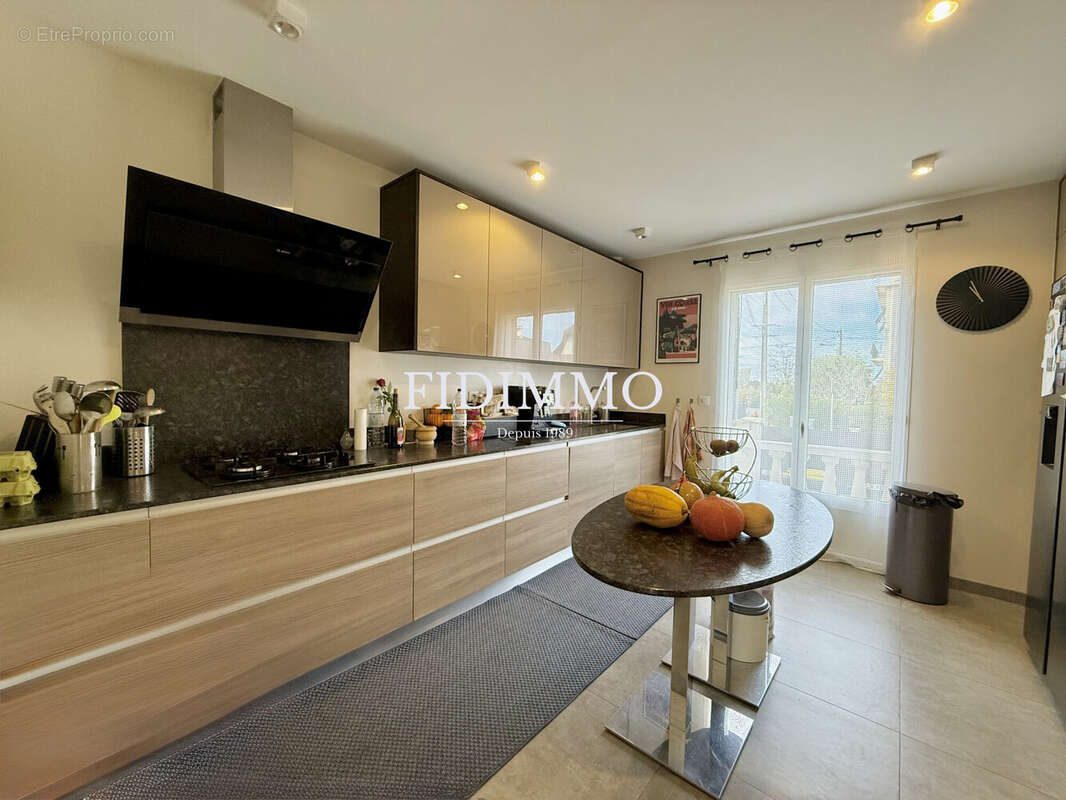 Maison à CHENNEVIERES-SUR-MARNE