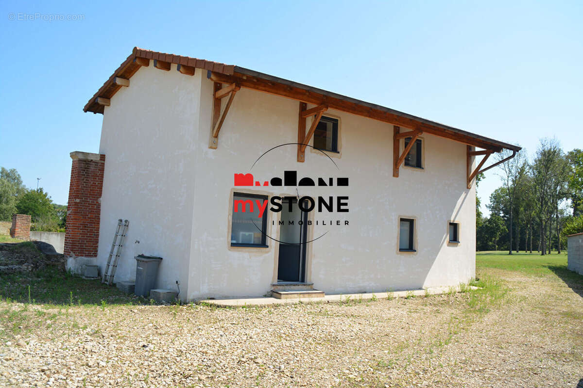 Maison à SAINT-ETIENNE-SUR-CHALARONNE