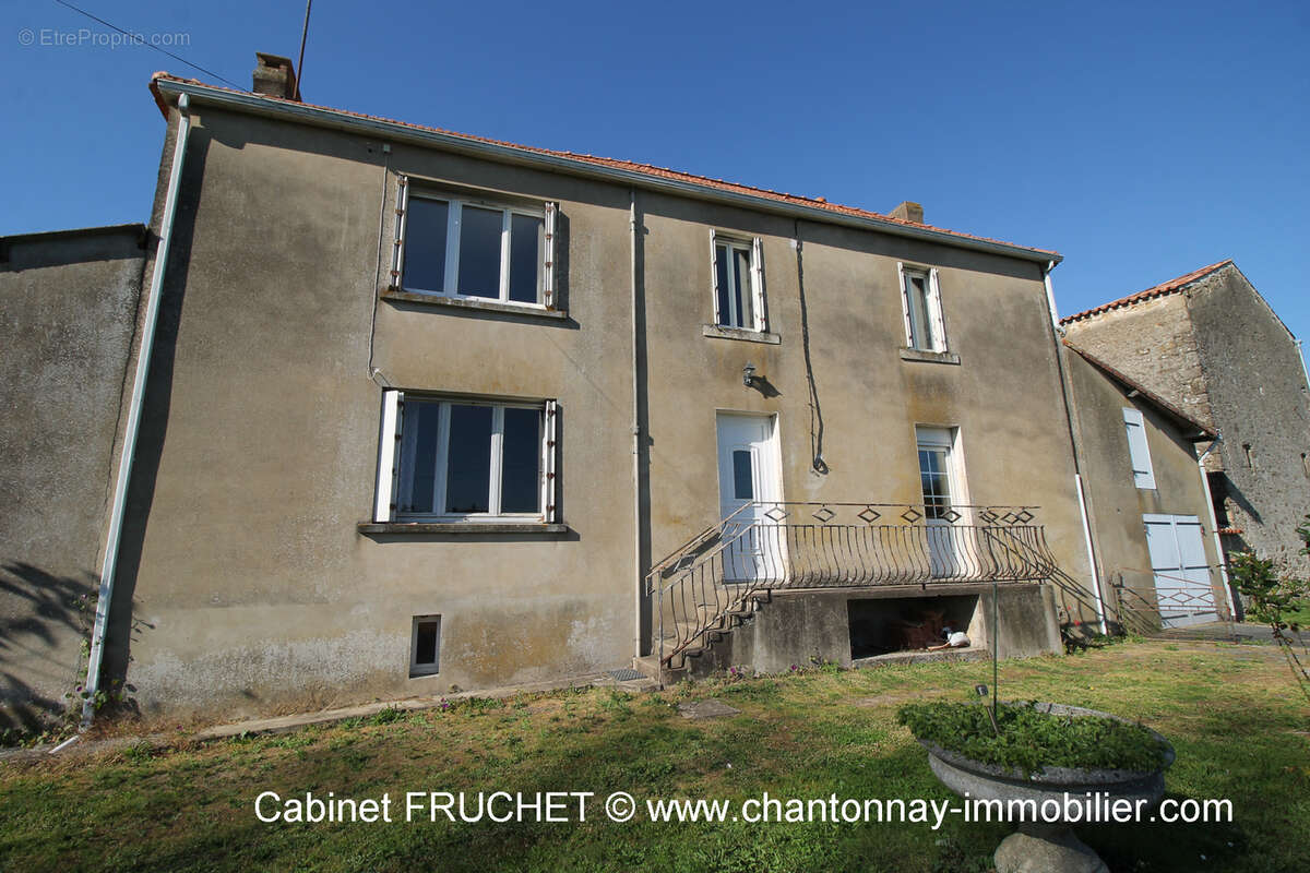 Maison à SAINT-CYR-DES-GATS