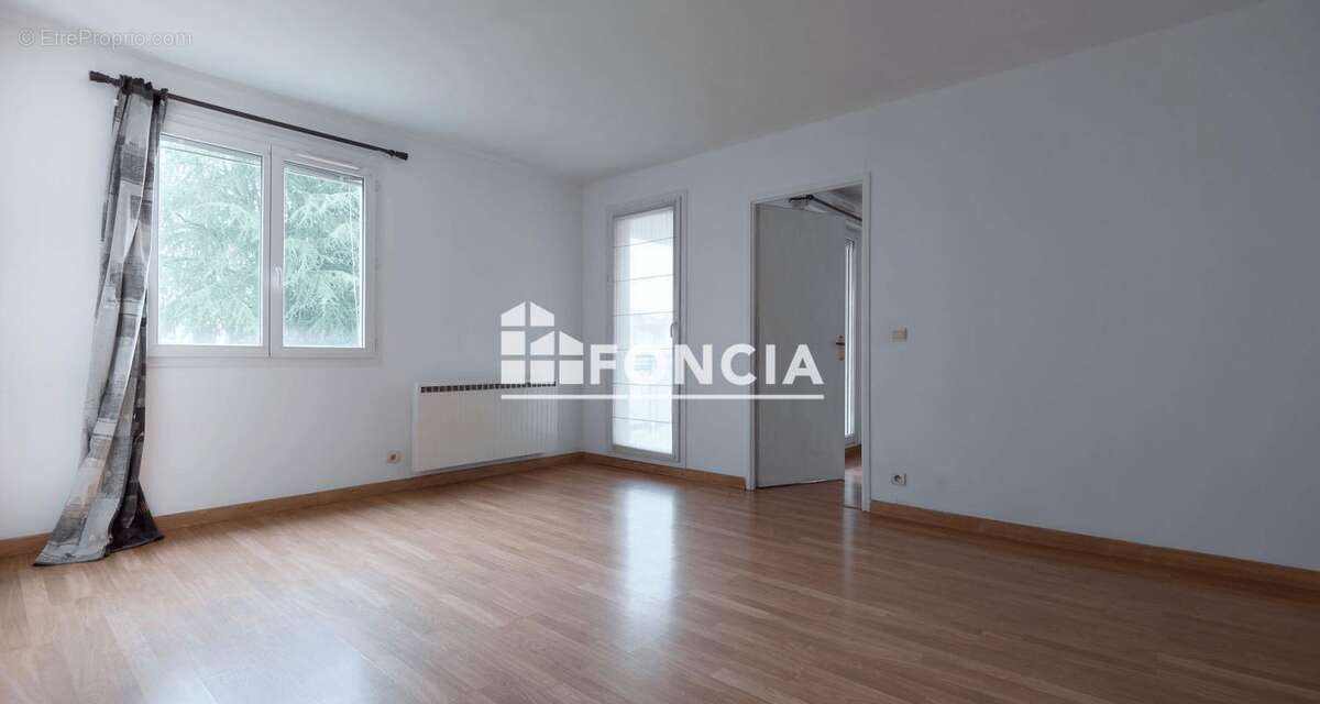 Appartement à DAMMARIE-LES-LYS