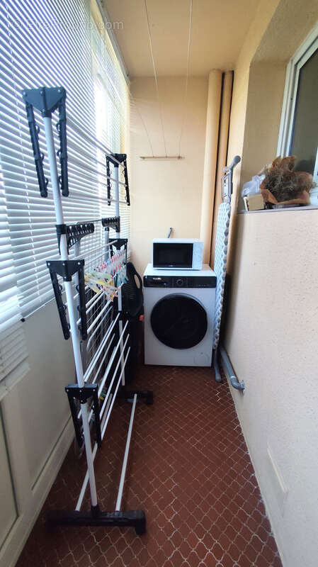 Appartement T3 Lumineux de 71 m2 avec Terrasse Cave et Garage - photo 8