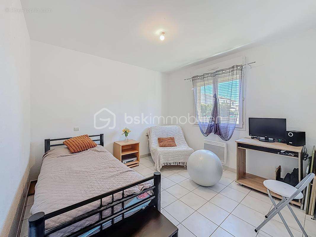 *** charmante maison t5 de plain-pied de 112m2 avec garage - lunel-viel *** - photo 11