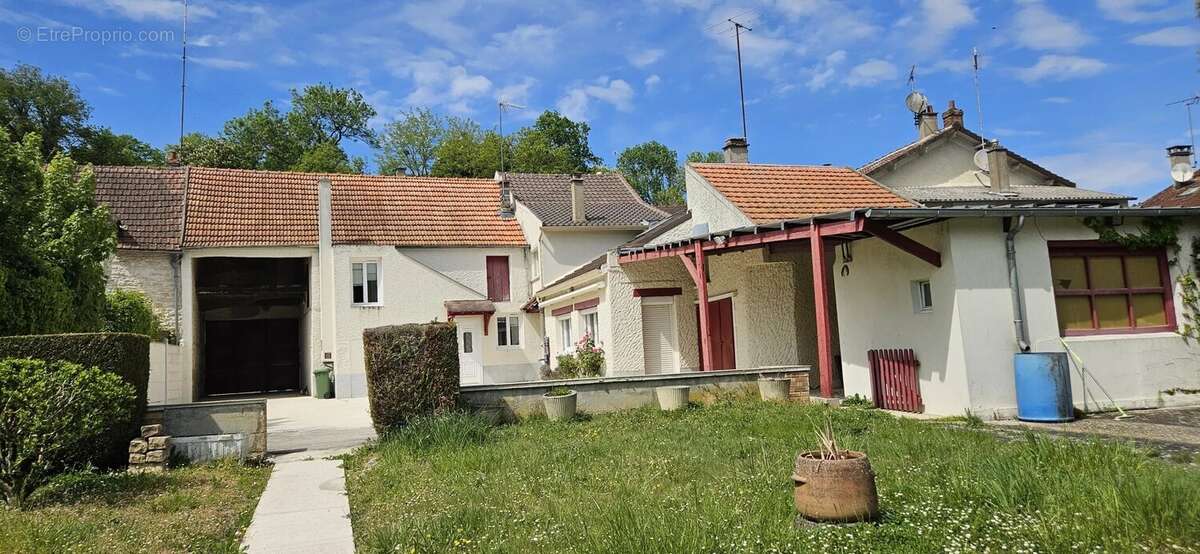 Maison à CERNY