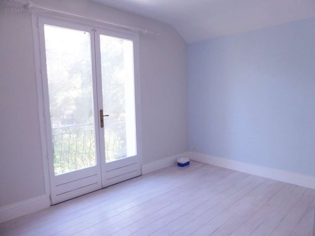 Maison contemporaine 200 m² avec T3 indépendant, piscine, terrain 1300 m²  proche lac  sans vis-à-vis  fort potentiel - photo 16