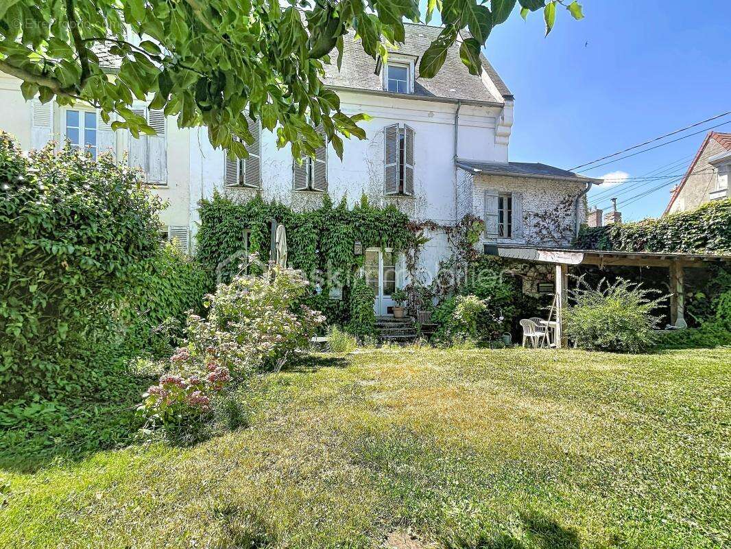 Maison de caractere avec jardin et garage - photo 17