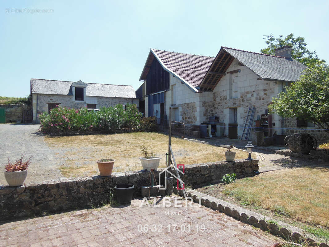 Maison ancienne avec dependances - photo 2