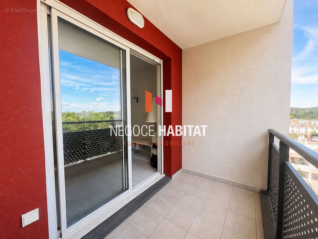 Hopitaux-facultés - grand t2 46m2 - terrasse - parking - photo 3
