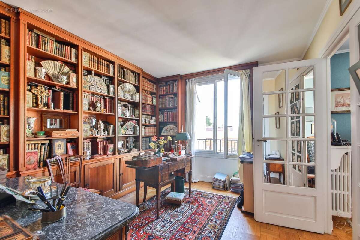 Appartement à NEUILLY-SUR-SEINE