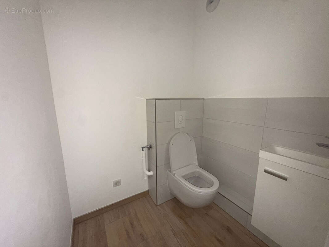 F3 65,16 m2 avec balcon, cave et parking extérieur   Saint-Louis - photo 7