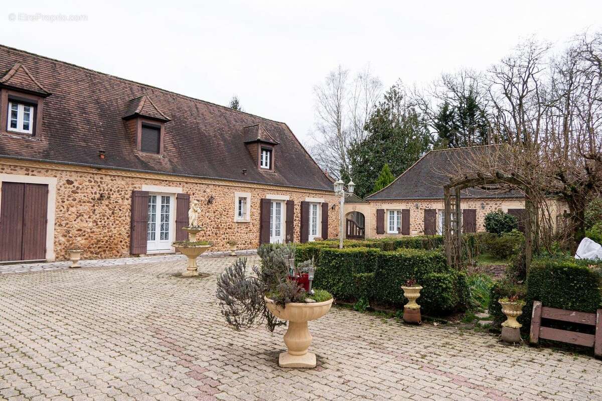 Maison à LACROPTE