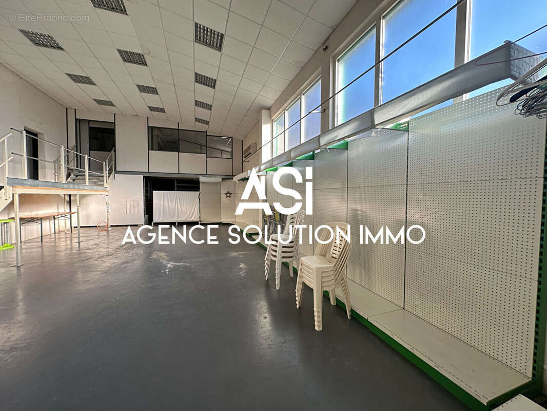 Commerce à VALVIGNERES