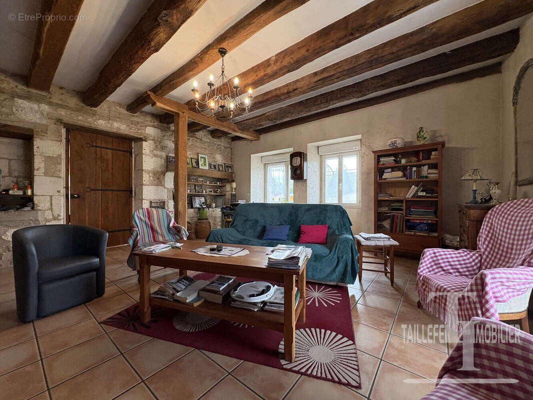 Maison à ANTONNE-ET-TRIGONANT