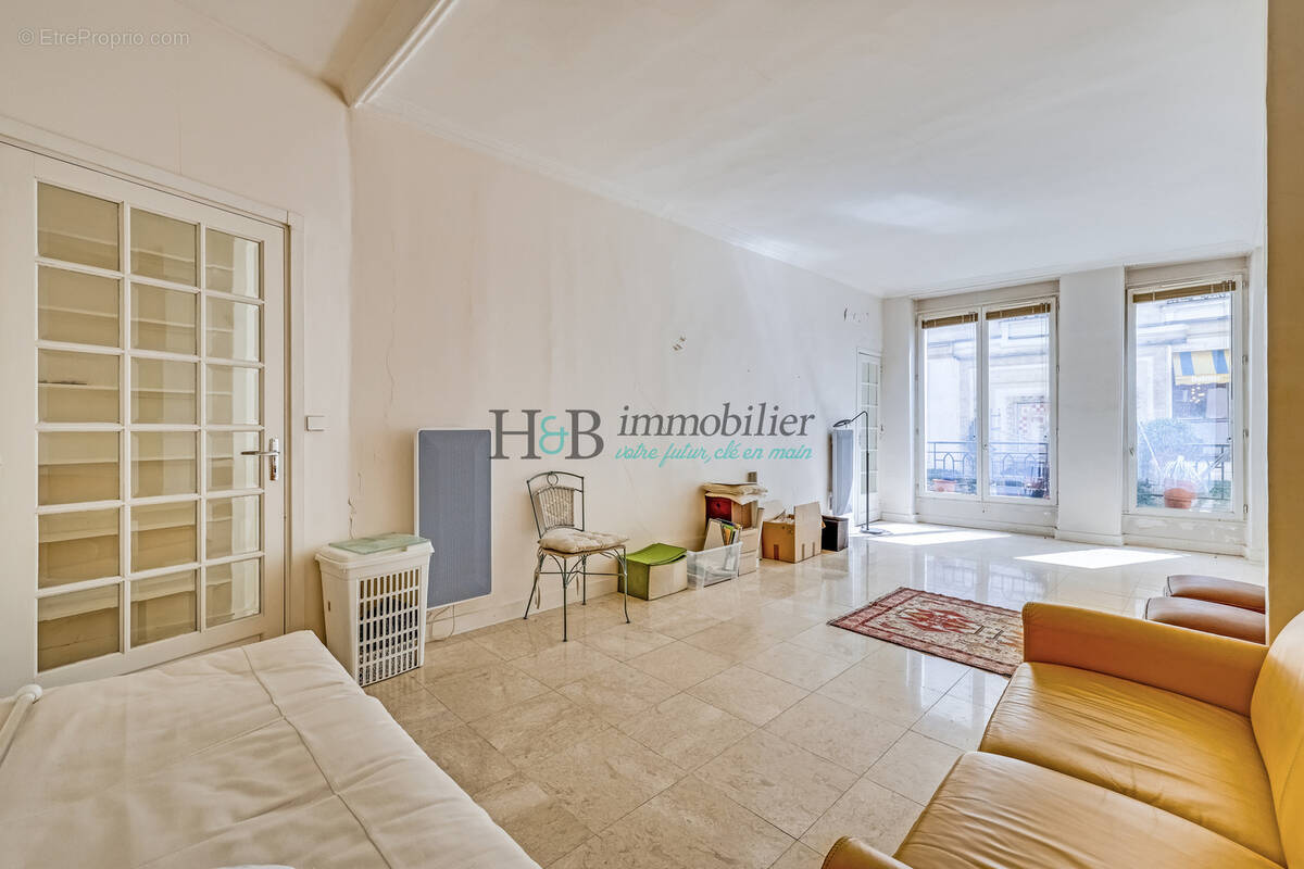 Appartement à PARIS-2E