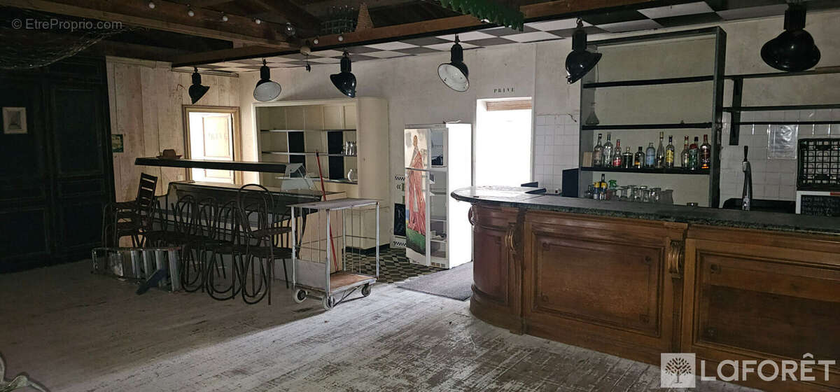 Commerce à SAINT-CLEMENT-DES-BALEINES