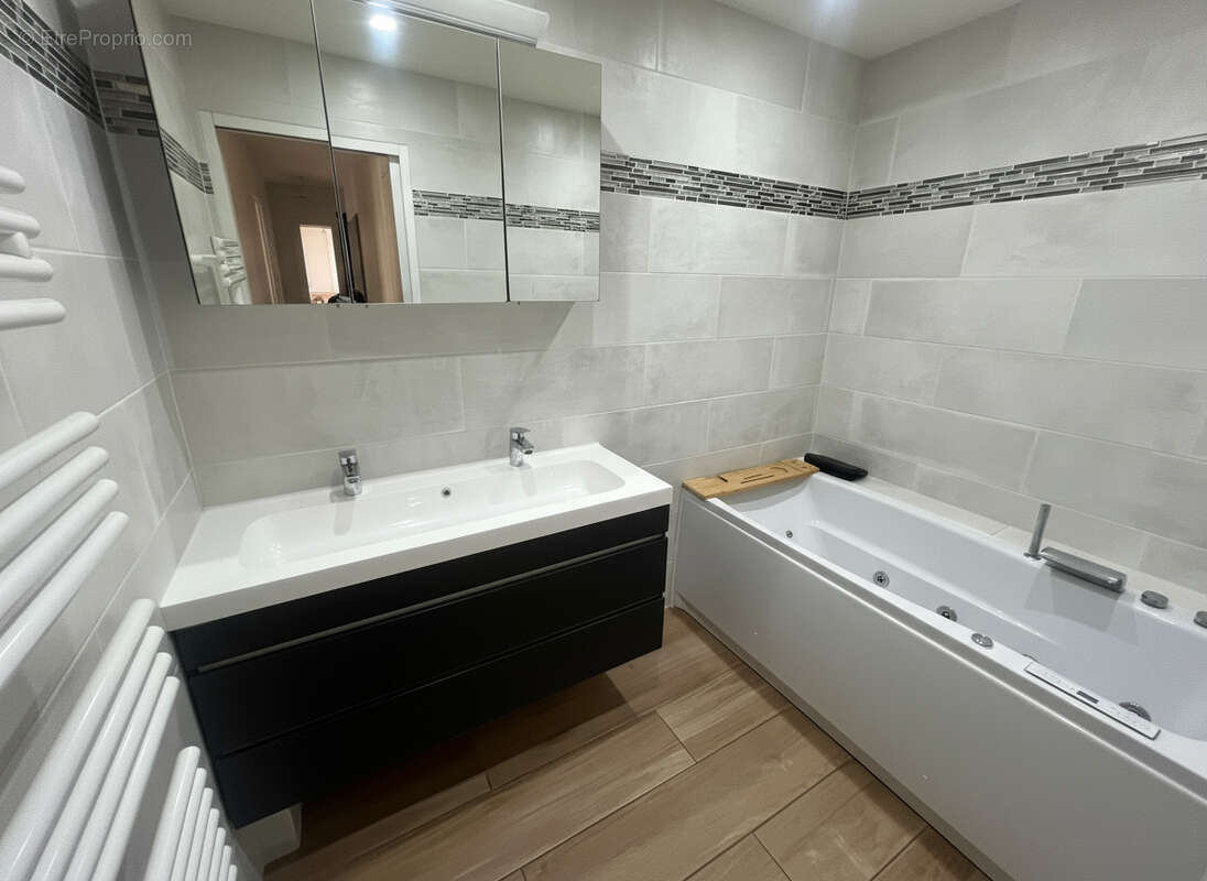 Appartement à SARTROUVILLE