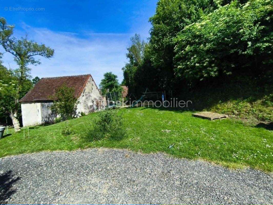 Grande maison de caractère 217 m² +  3 dépendances et terrain au bord de Indrois - photo 12
