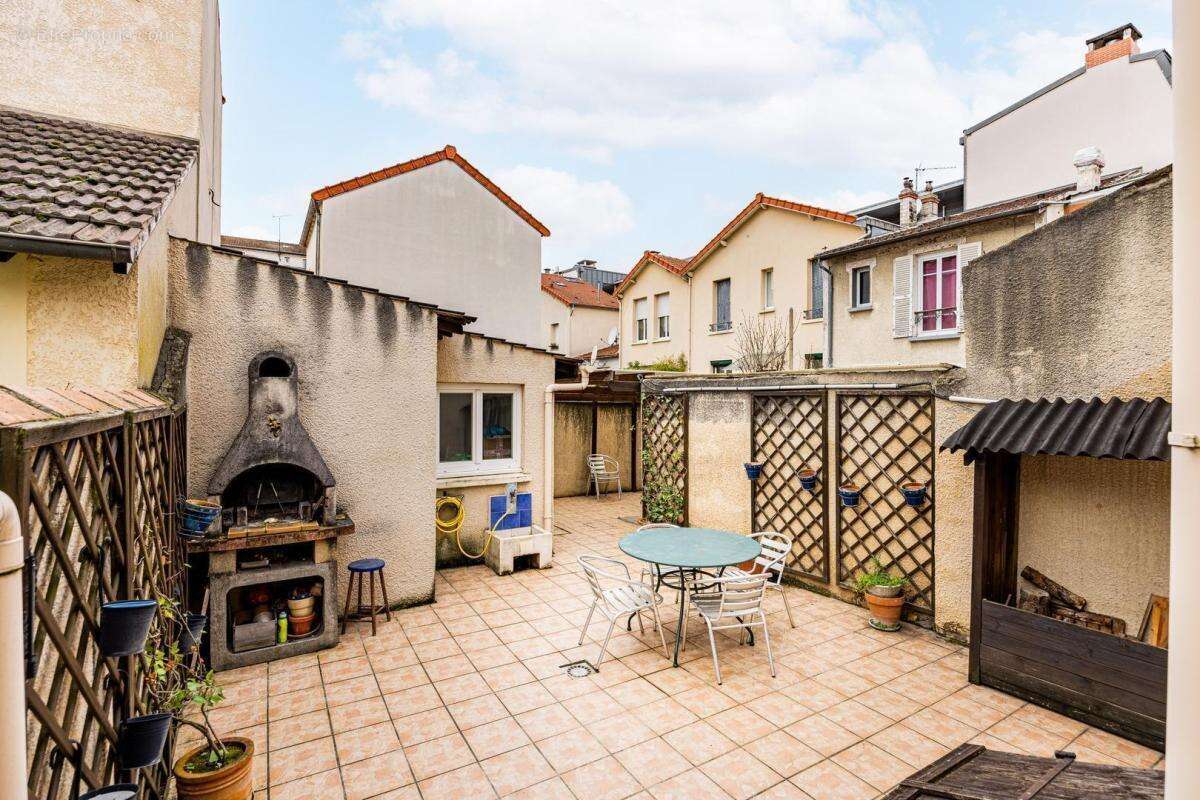 Maison à LA GARENNE-COLOMBES