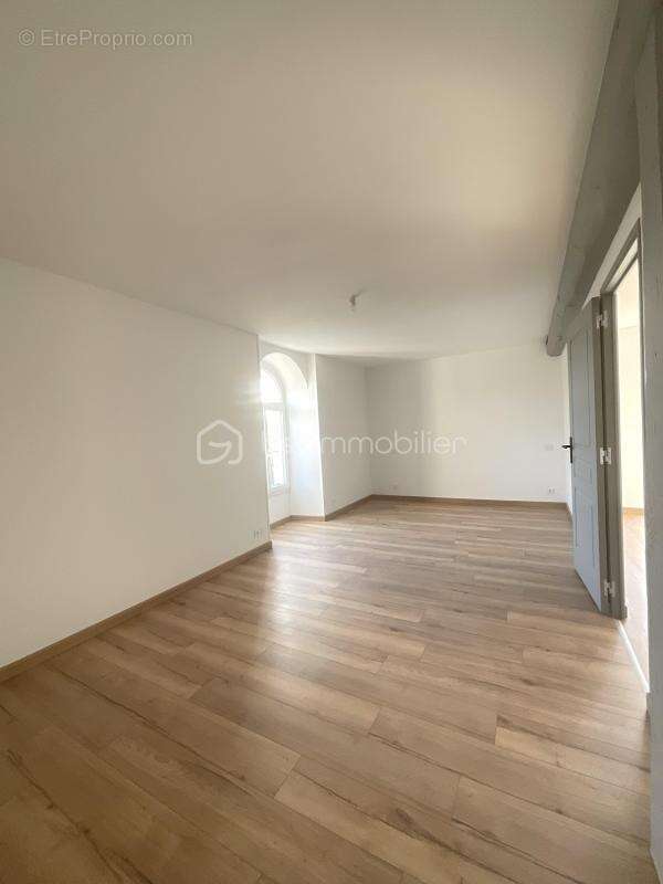 Appartement à VERNOU-LA-CELLE-SUR-SEINE