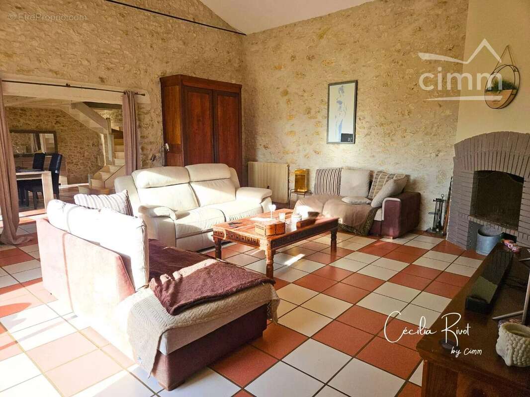 Maison à SAINT-CHRISTOLY-DE-BLAYE