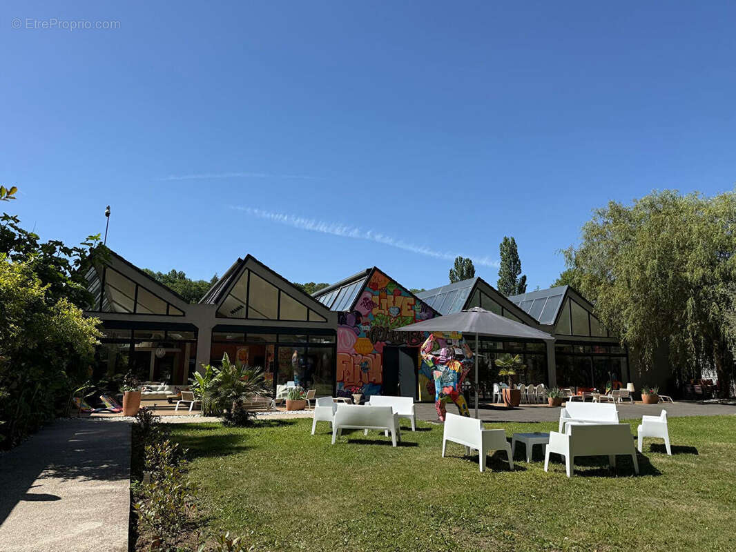 Une propriété d'exception aux portes de Paris / Domaine de prestige d'environ 960 m² - photo 8