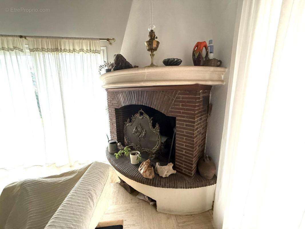 Maison à VILLENEUVE-SUR-YONNE