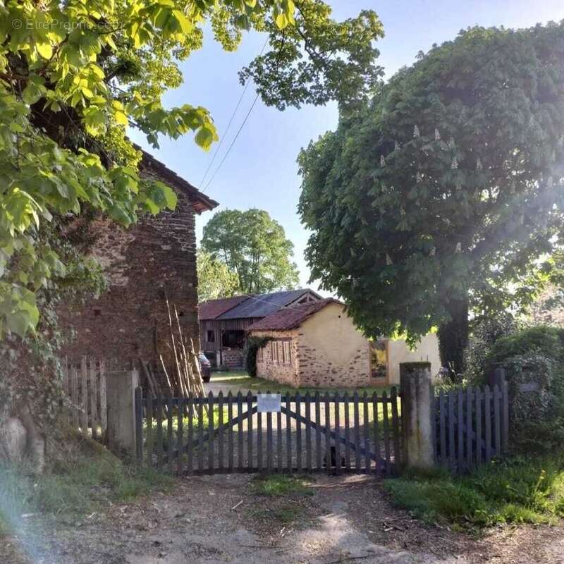 Maison à SAINT-BONNET-BRIANCE