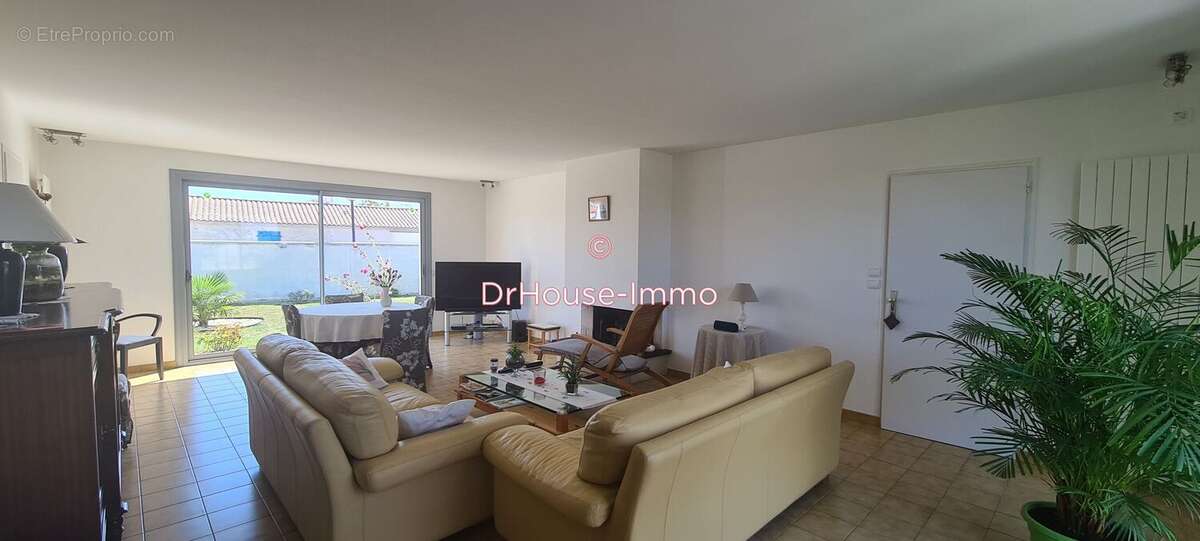 Maison à CHAMPAGNE-LES-MARAIS