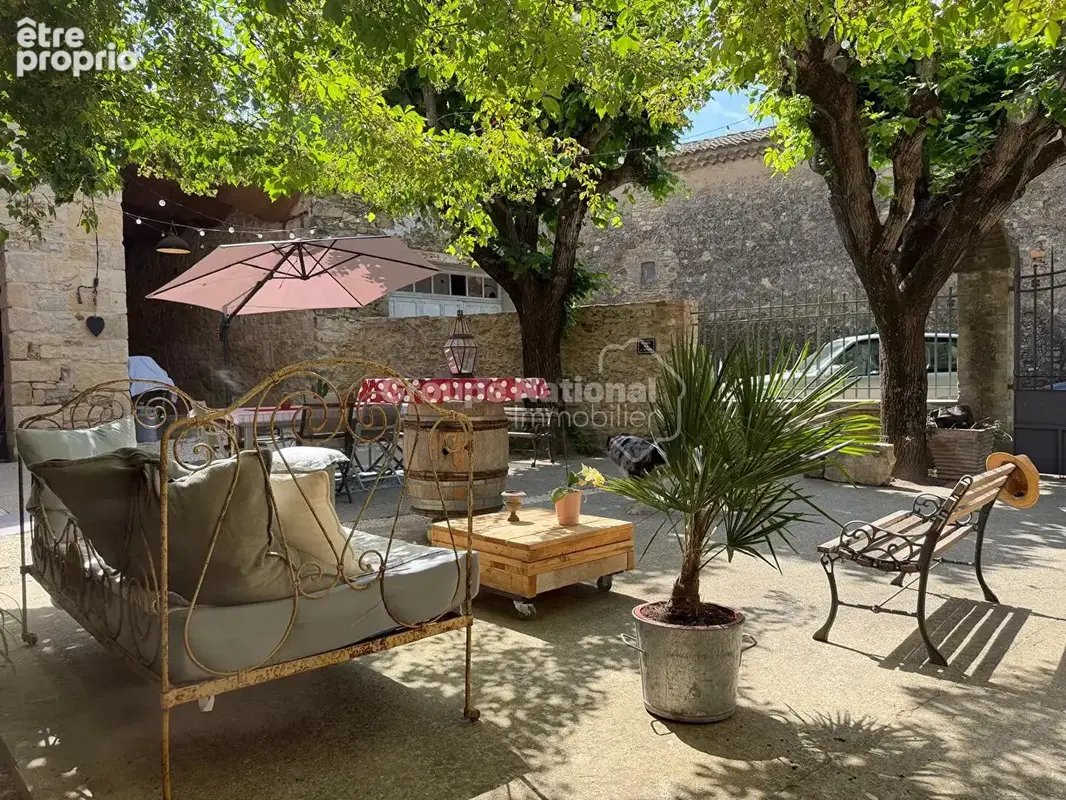 Mas de village avec appartement, piscine et dépendances - photo 2