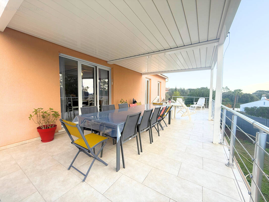 Maison à ROQUEBRUNE-SUR-ARGENS