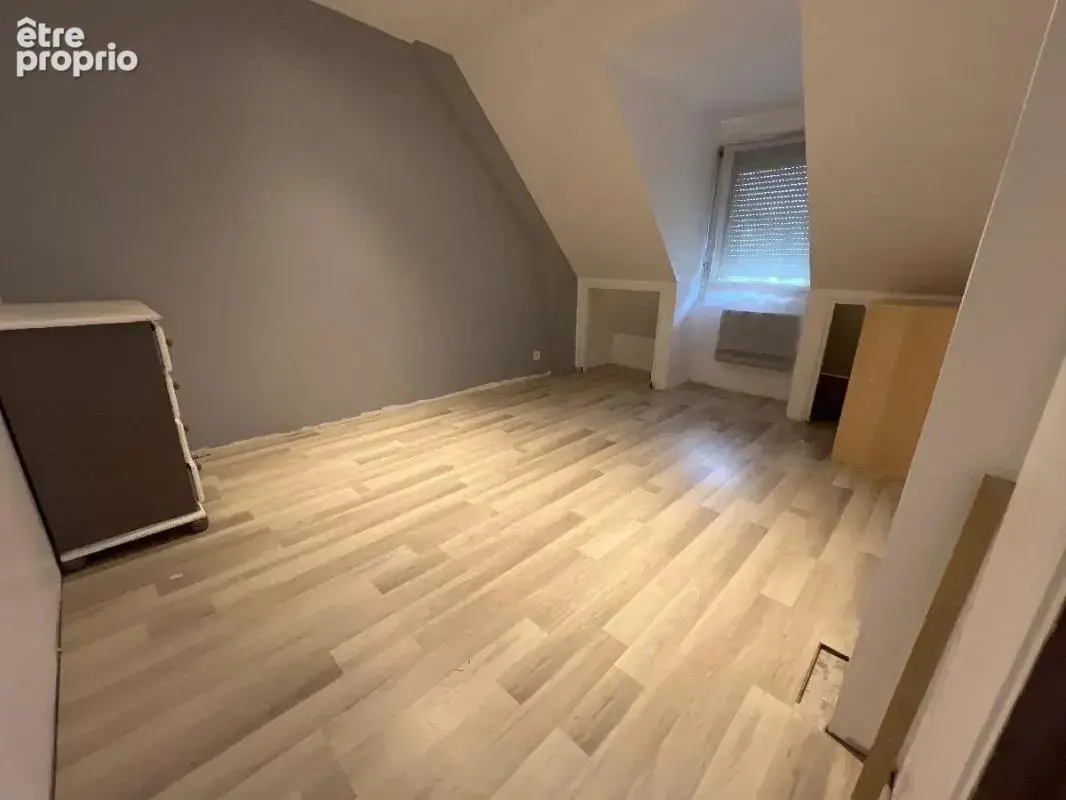 Maison familiale de 140 m² - 5 chambres ou 4 chambres + 1 bureau - Superbe terrain de 1 550 m² - Fort potentiel - photo 5