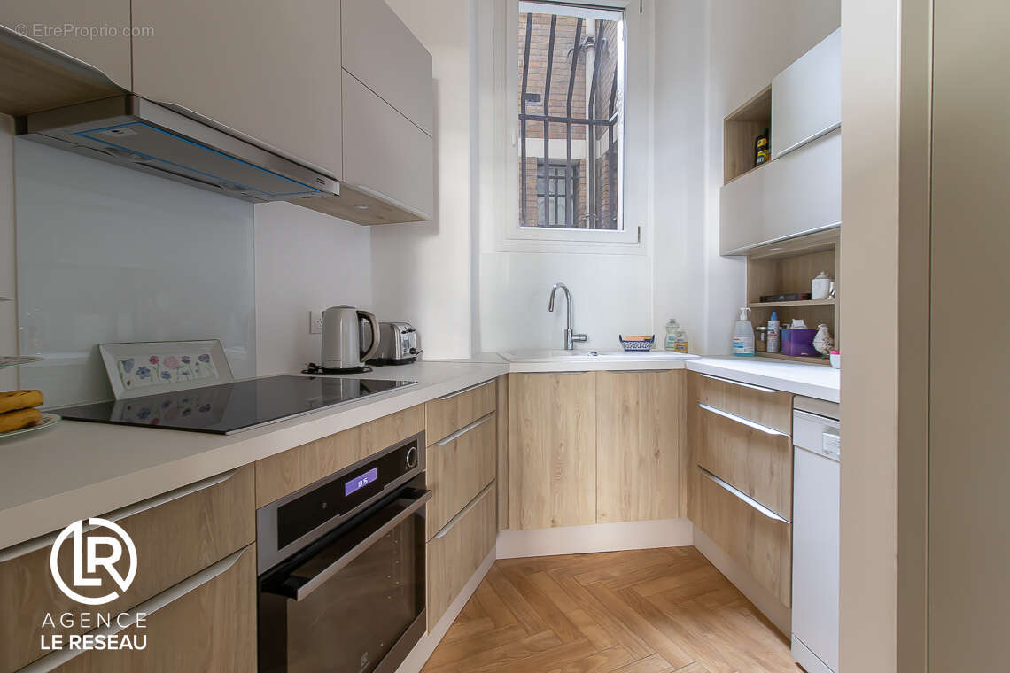 Appartement à PARIS-16E