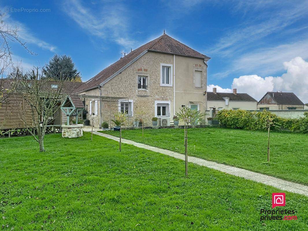 Maison à LE MELE-SUR-SARTHE