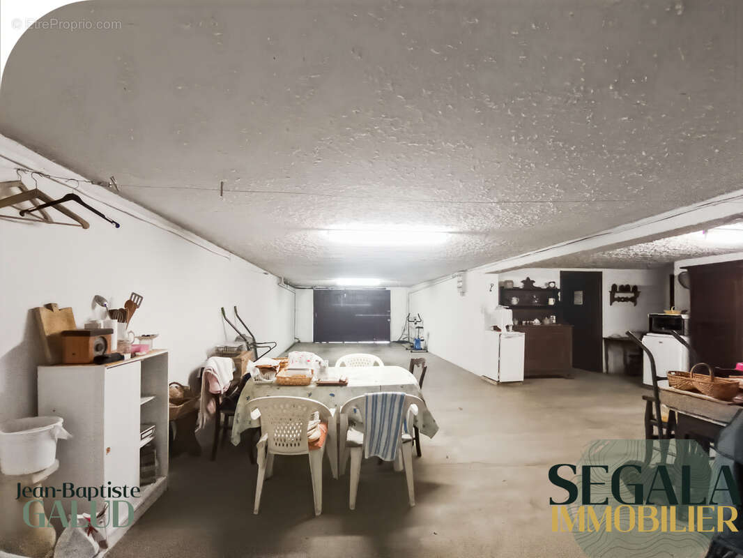 Centre Ville - Maison familiale avec grande pièce déplafonnée - photo 17
