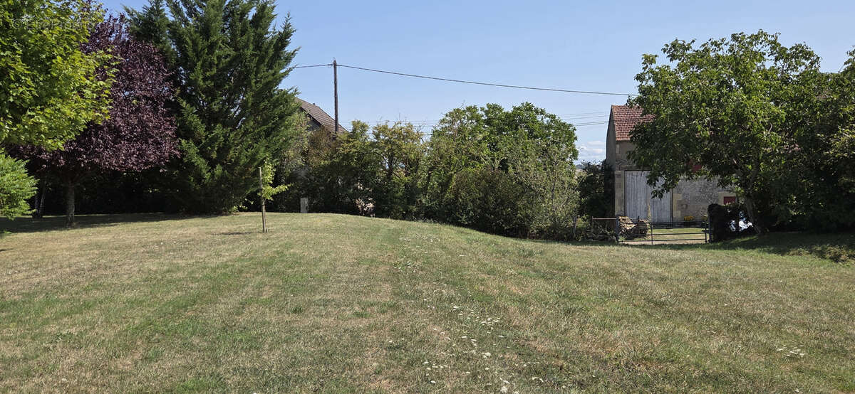 Ancienne ferme avec nombreuses dépendances et plus de 3 000 m2 de terrain - photo 27