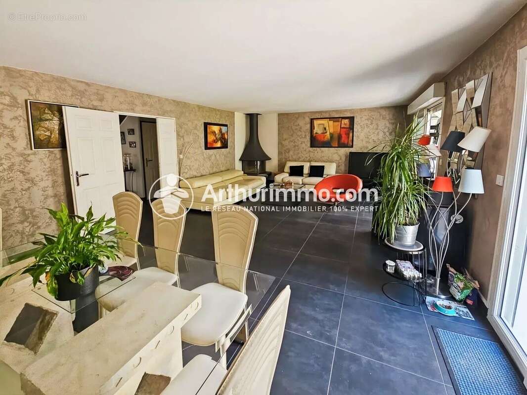 Maison à SAINT-PIERRE-DU-PERRAY