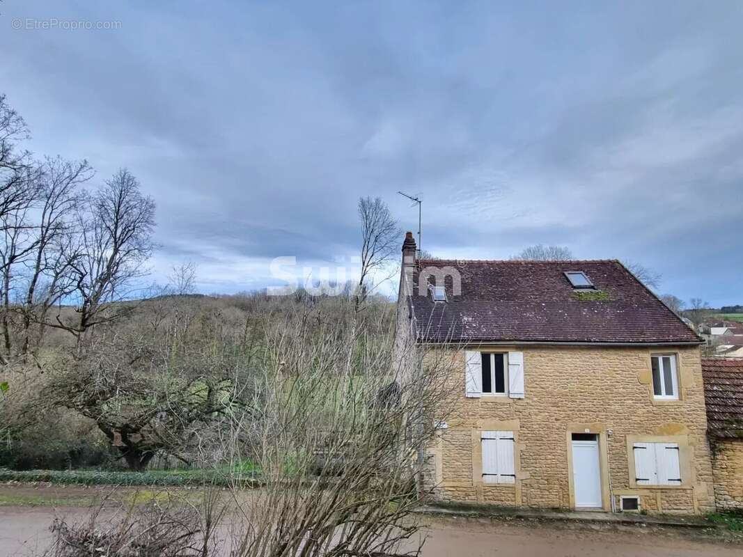 Maison à DOMECY-SUR-LE-VAULT