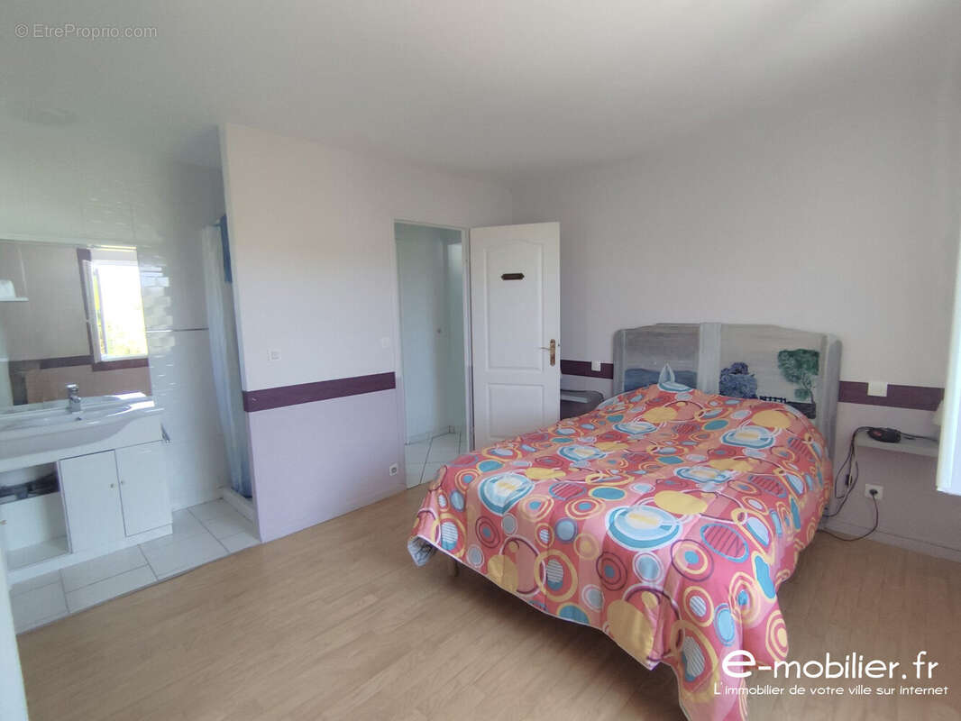 chambre avec SDE au RDC - Maison à GROIX