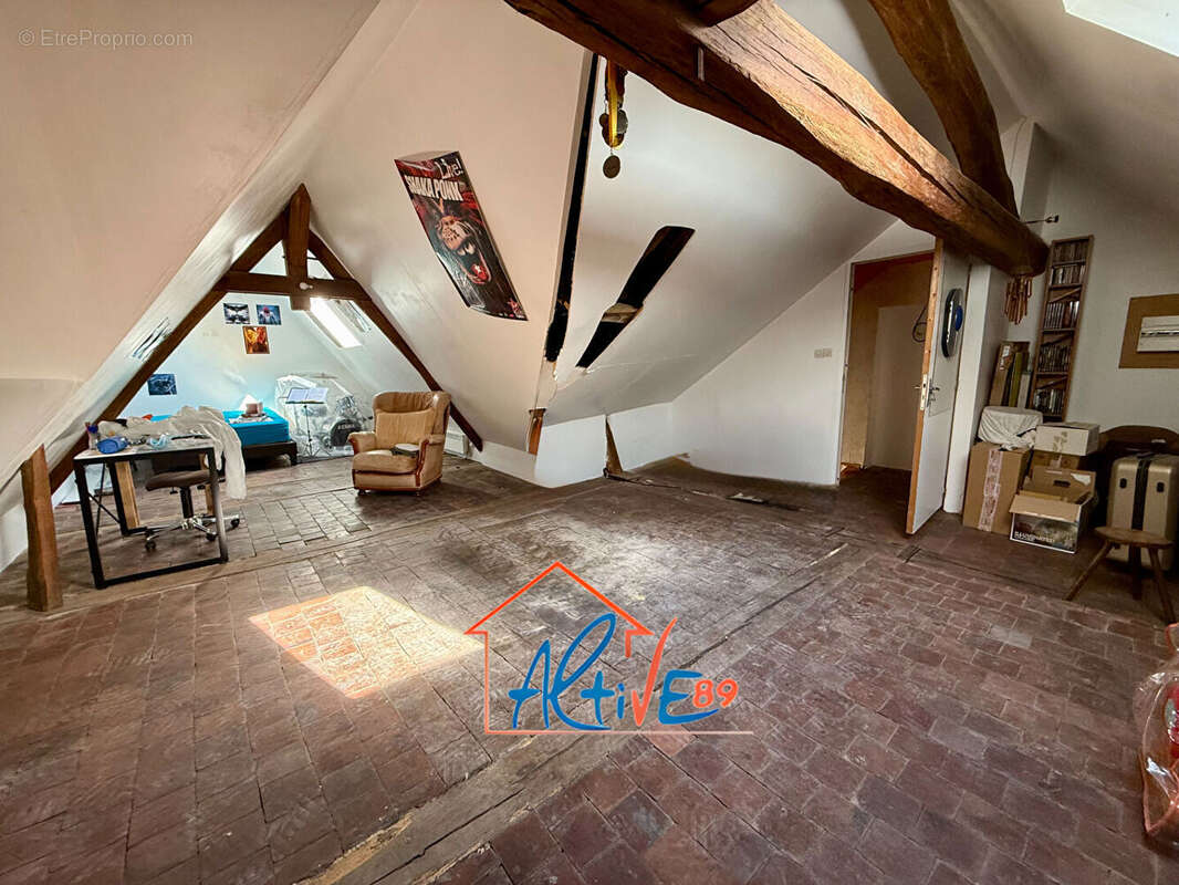 Maison à AILLANT-SUR-THOLON