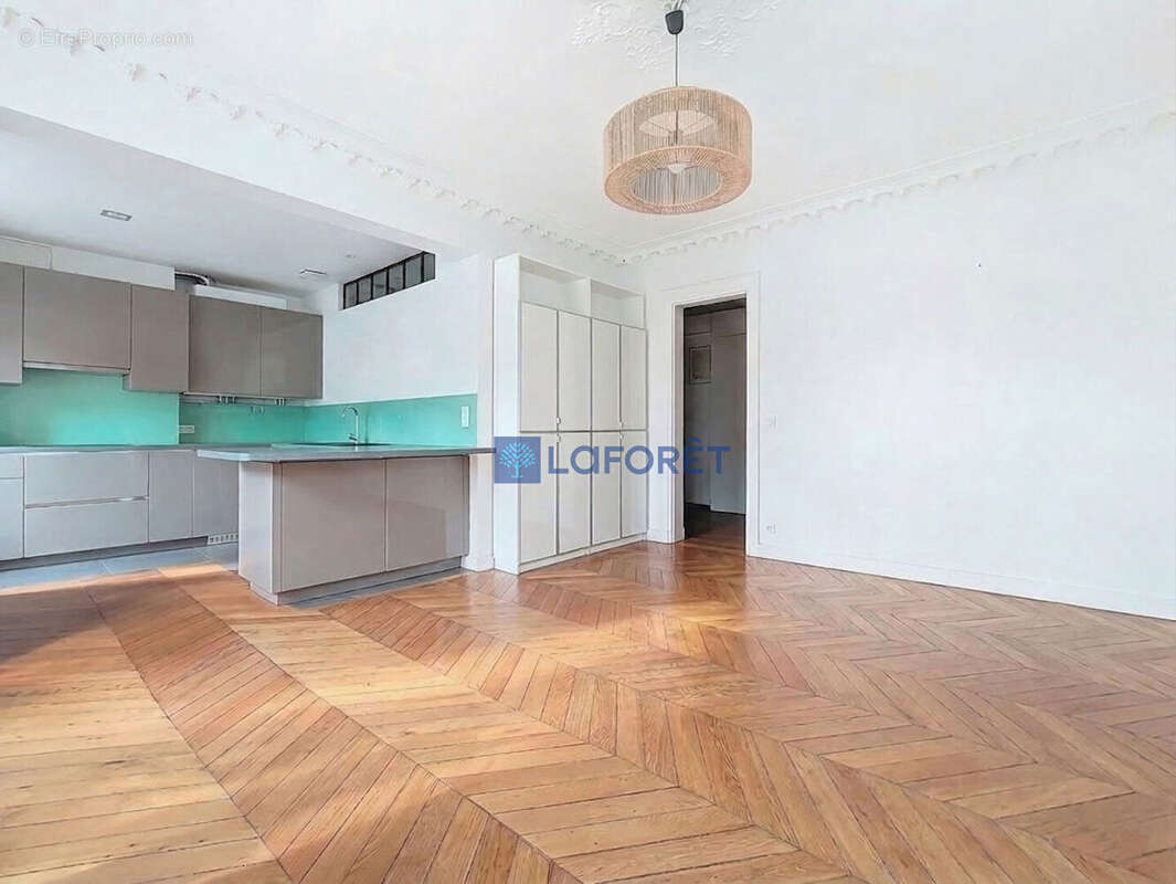 Appartement à PARIS-1E