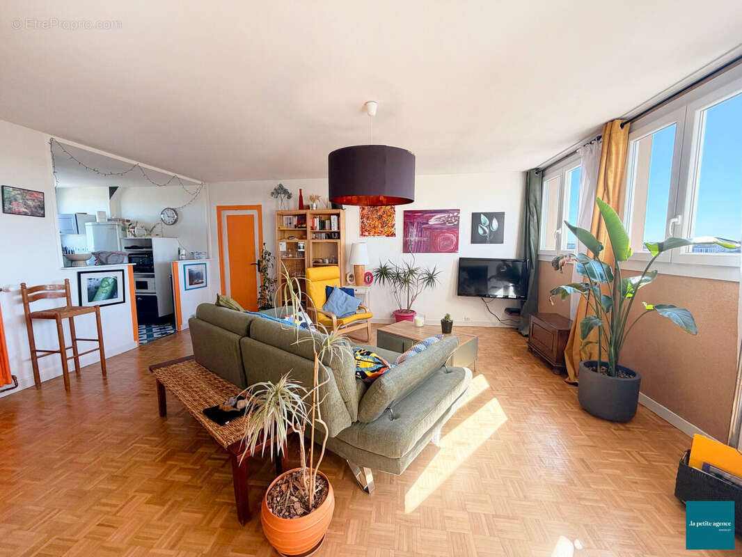 Appartement à FLEURY-SUR-ORNE