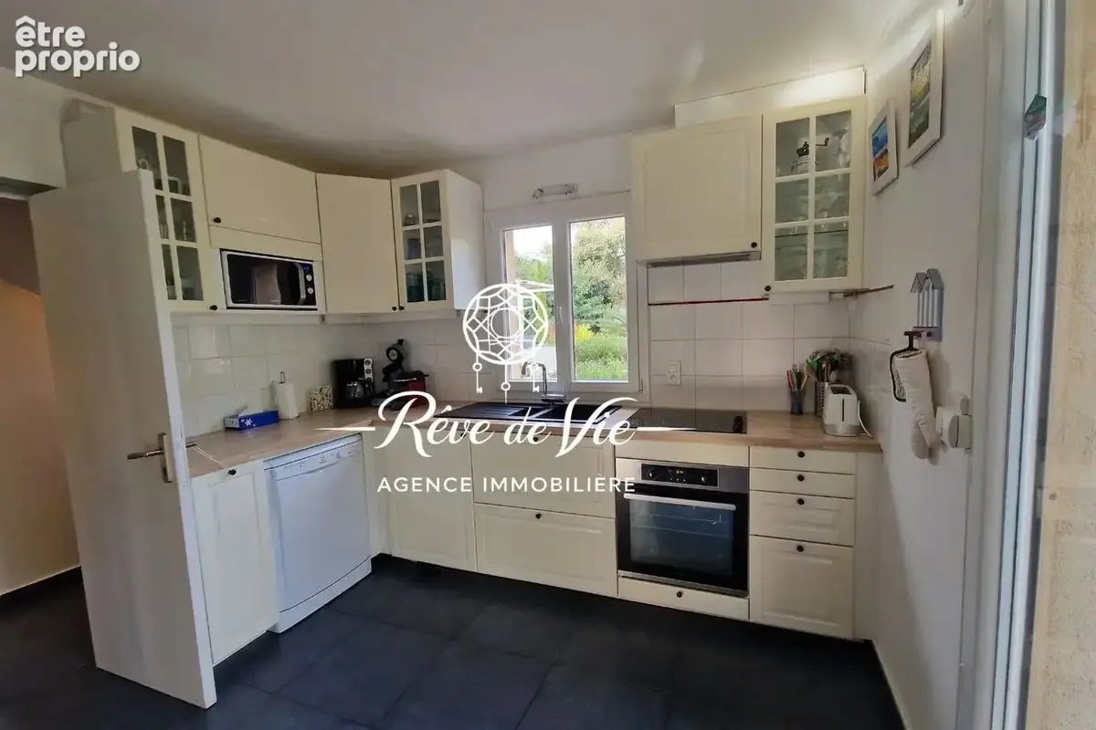 Maison 8 pièces sur 2 niveaux avec piscine - photo 5