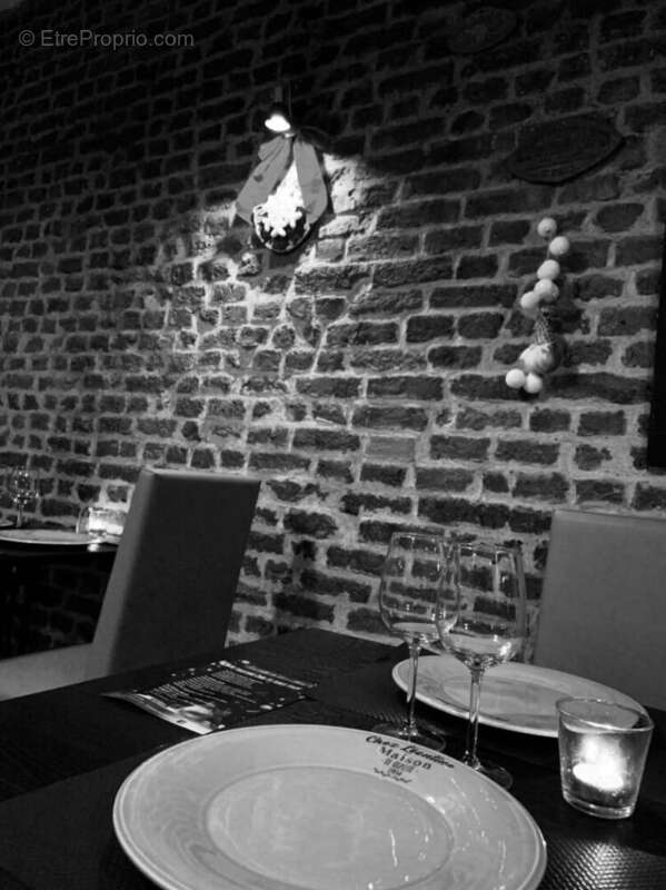 Commerce à QUIEVRECHAIN